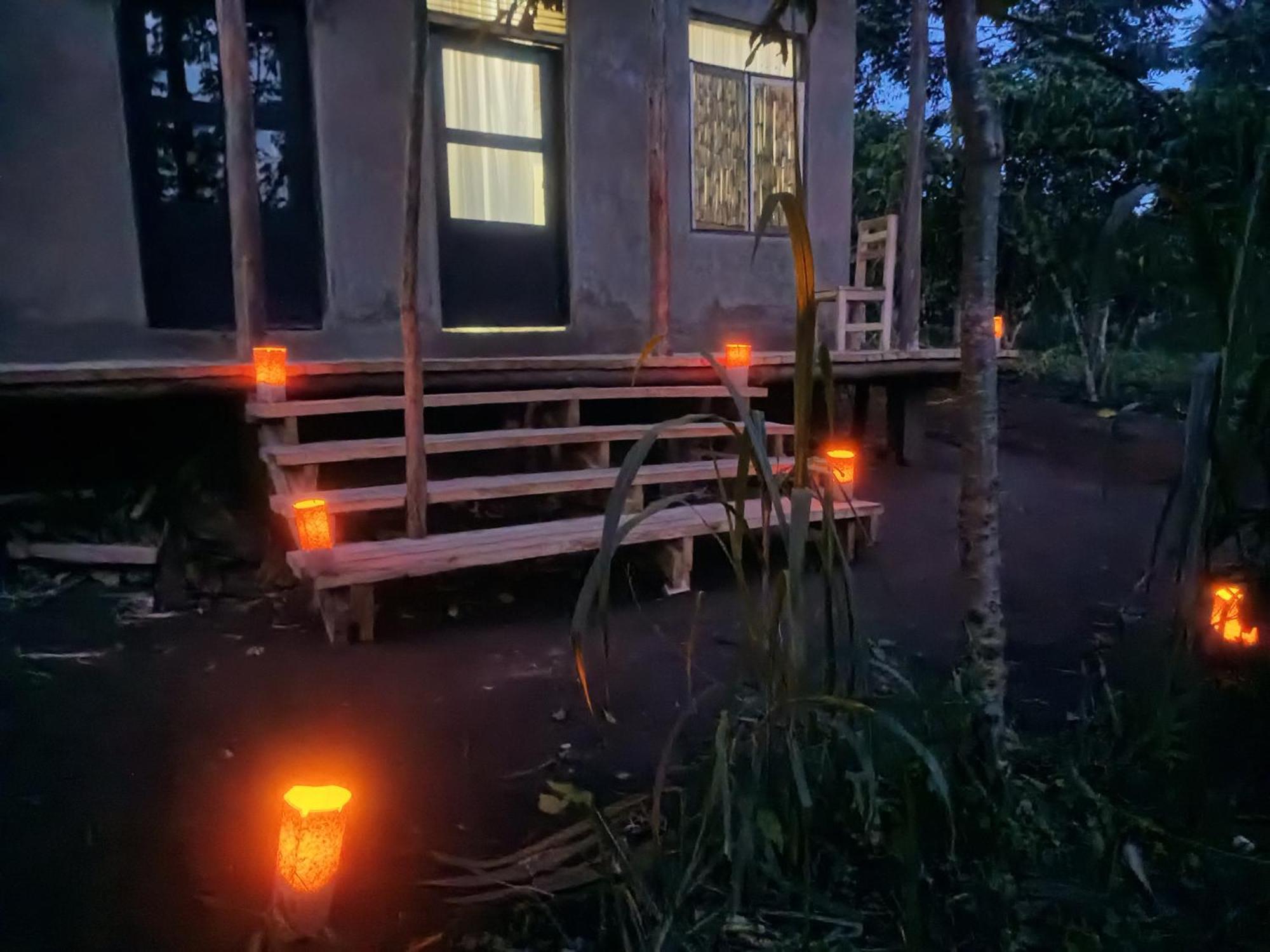 Rweteera Safari Park Villa Lake Nyabikere Buitenkant foto