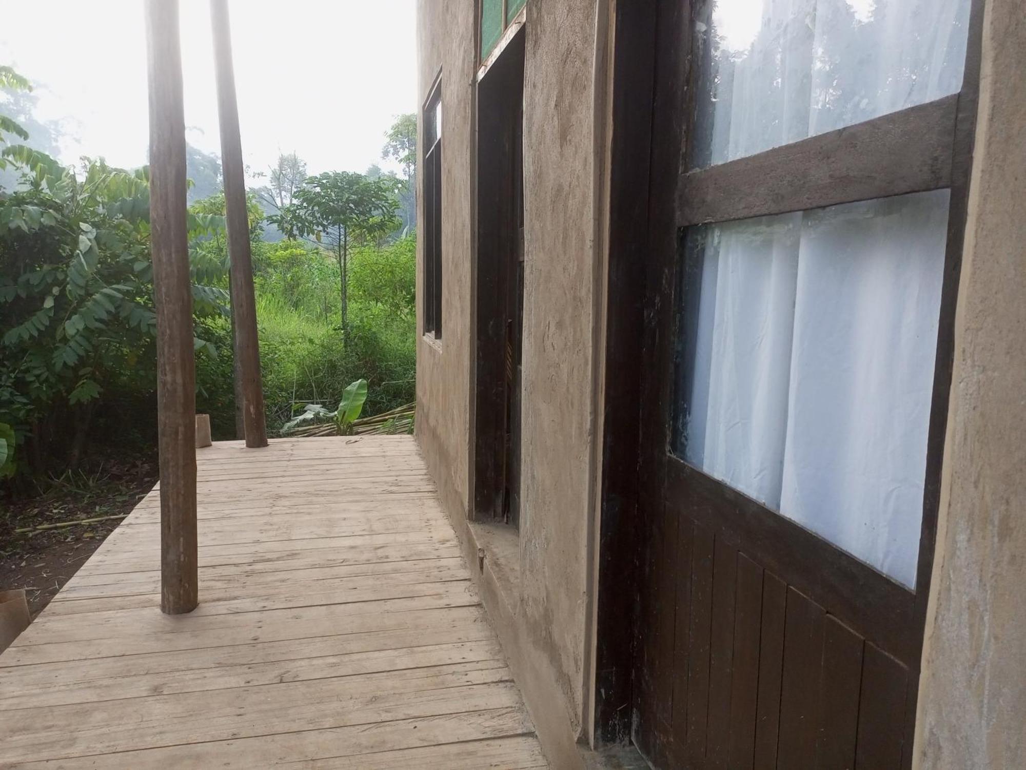 Rweteera Safari Park Villa Lake Nyabikere Buitenkant foto