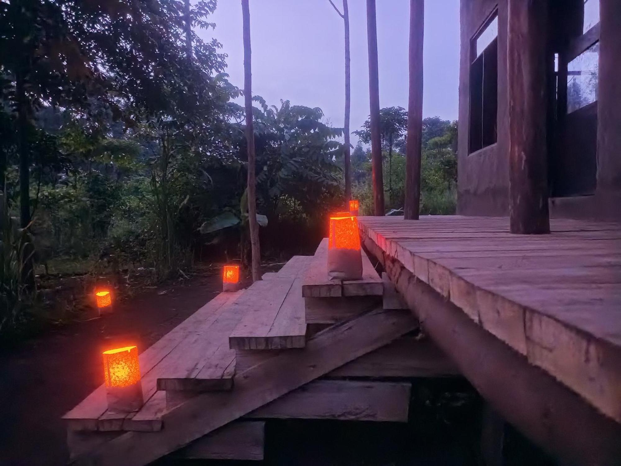 Rweteera Safari Park Villa Lake Nyabikere Buitenkant foto